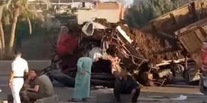 مصرع
      سائقين
      في
      حادث
      تصادم
      تريلا
      بأخرى
      على
      إقليمي
      المنوفية - شوف 360 الإخباري