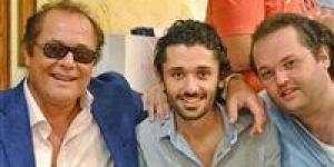 "تدعي
      أنها
      أرملته"..
      أبناء
      محمود
      عبد
      العزيز
      يتقدمون
      ببلاغ
      جديد
      ضد
      بوسي
      شلبي - شوف 360 الإخباري