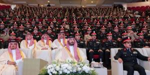وزير الحرس الوطني يرعى حفل تخريج دفعتين من برنامج القيادة والدراسات المتقدمة - شوف 360 الإخباري