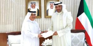 وزير
      الخارجية
      يتسلم
      رسالة
      خطية
      من
      نظيره
      البحريني
      تتصل
      بأواصر
      العلاقات
      بين
      البلدين - شوف 360 الإخباري