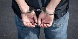القبض على 4 وافدين لنشرهم إعلانات حملات حج وهمية وإيوائهم 14 مخالفًا - شوف 360 الإخباري