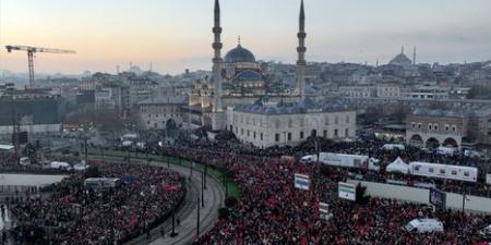 آلاف
      الأتراك
      يتظاهرون
      بإسطنبول
      دعما
      لفلسطين
      صبيحة
      أول
      أيام
      العام
      الجديد
      (شاهد)