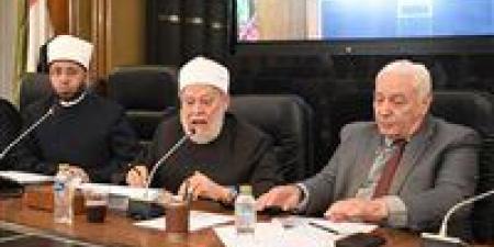 بعد
      إقرار
      دينية
      البرلمان..
      الإفتاء
      والأوقاف
      يزاحمان
      شيخ
      الأزهر
      في
      لائحة
      الفتوى
      بعد
      تدخل
      حمدي
      رزق
      وعلي
      جمعة - شوف 360 الإخباري