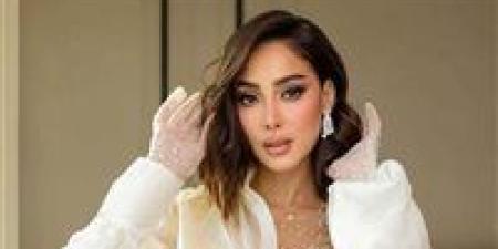 «يا
      خسارة»..
      بسمة
      بوسيل
      تطرح
      أغنية
      جديدة - شوف 360 الإخباري