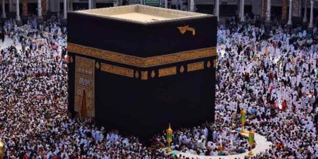 كيف تحافظ على طاقتك وتتجنب المشكلات الصحية أثناء أداء مناسك الحج؟.. "الصحة" تجيب - شوف 360 الإخباري
