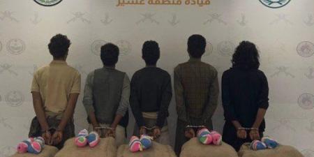 ضبط
      5
      أشخاص
      لتهريبهم
      كمية
      من
      نبات
      القات
      المخدر
      بمنطقة
      عسير - شوف 360 الإخباري