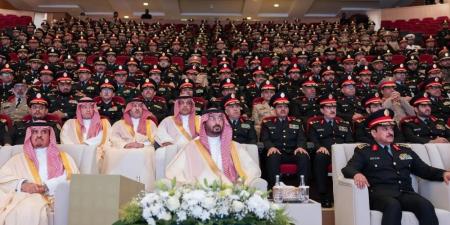 وزير الحرس الوطني يرعى حفل تخريج دفعتين من برنامج القيادة والدراسات المتقدمة - شوف 360 الإخباري
