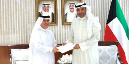 وزير
      الخارجية
      يتسلم
      رسالة
      خطية
      من
      نظيره
      البحريني
      تتصل
      بأواصر
      العلاقات
      بين
      البلدين - شوف 360 الإخباري