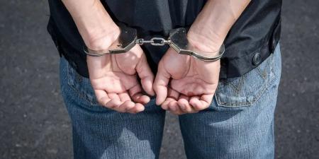 القبض على 4 وافدين لنشرهم إعلانات حملات حج وهمية وإيوائهم 14 مخالفًا - شوف 360 الإخباري