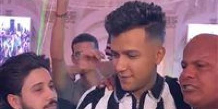 عصام
      صاصا
      وأحمد
      شيبة
      وحمو
      بيكا..
      كل
      نجوم
      الغناء
      الشعبي
      في
      زفاف
      المطرب
      نور
      التوت - شوف 360 الإخباري