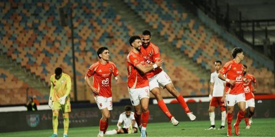 - شوف 360 الإخباري أحمد
      علي:
      المنافسة
      على
      لقب
      الدوري
      المصري
      اشتعلت
      بعد
      خسارة
      بيراميدز
      وفوز
      الأهلي شوف 360 الإخباري -