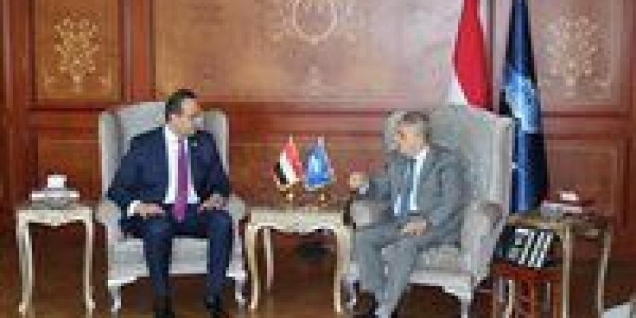 رئيس
      هيئة
      الرعاية
      الصحية
      يبحث
      مع
      رئيس
      هيئة
      قناة
      السويس
      التكامل
      وربط
      الخدمات
      الطبية
      المقدمة
      للعاملين
      بالقناة - شوف 360 الإخباري