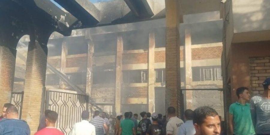 الحماية
      المدنية
      تدفع
      بـ
      3
      خزانات
      مياه
      للسيطرة
      على
      حريق
      مصنع
      أكتوبر - شوف 360 الإخباري