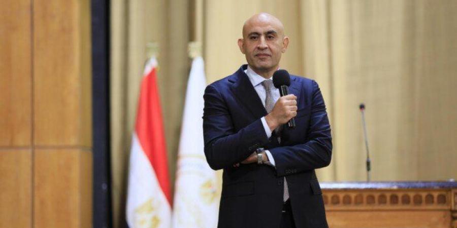 بعد
      نجاحها
      في
      الفيوم..
      «وزير
      التعليم»
      يوجه
      بتعميم
      تجربة
      الوجبات
      الساخنة
      بالمدارس - شوف 360 الإخباري