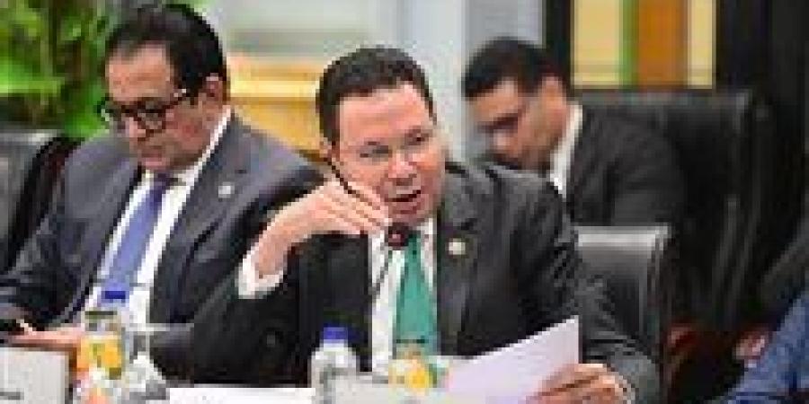 رئيس
      زراعة
      النواب:
      ندعم
      وزارة
      الزراعة
      لتحقيق
      خطتها
      في
      زيادة
      الإنتاج
      الزراعى
      وسد
      الفجوة
      الغذائية - شوف 360 الإخباري