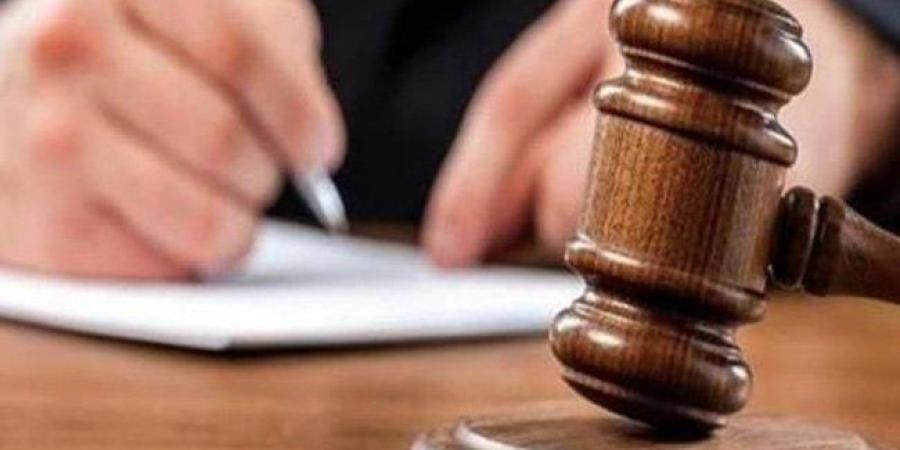 «ادعوا
      القرابة
      زورًا»..
      جنايات
      المنيا
      تؤجل
      محاكمة
      5
      أشقاء
      بتهمة
      تزوير
      إعلان
      وراثة. - شوف 360 الإخباري
