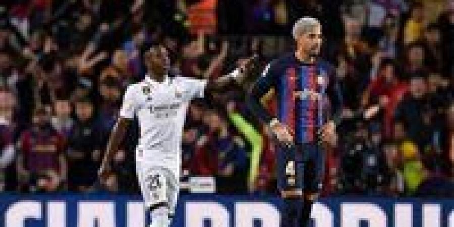 مفاجأة
      في
      تشكيل
      الكلاسيكو
      اليوم
      برشلونة
      وريال
      مدريد
      في
      الدوري
      الإسباني - شوف 360 الإخباري
