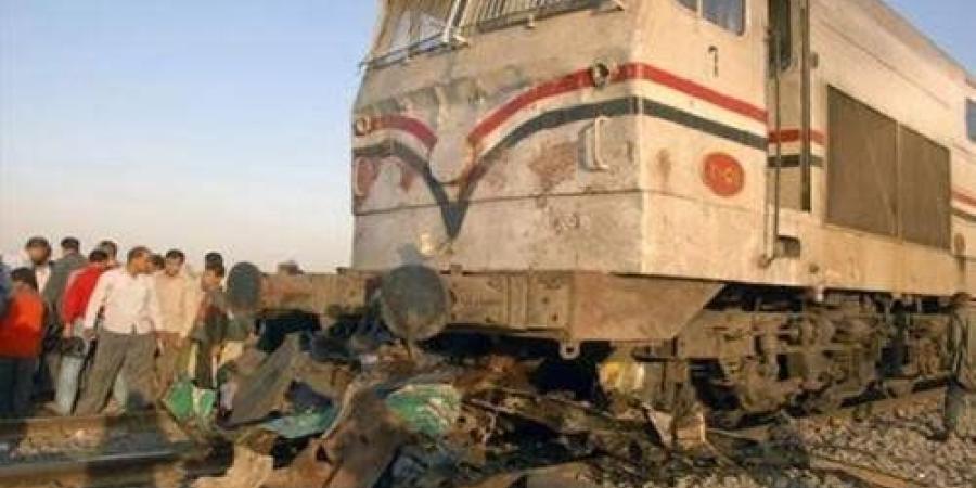 مصرع
      شخص
      وإصابة
      اثنين
      آخرين
      صدمهم
      قطار
      بالقليوبية - شوف 360 الإخباري