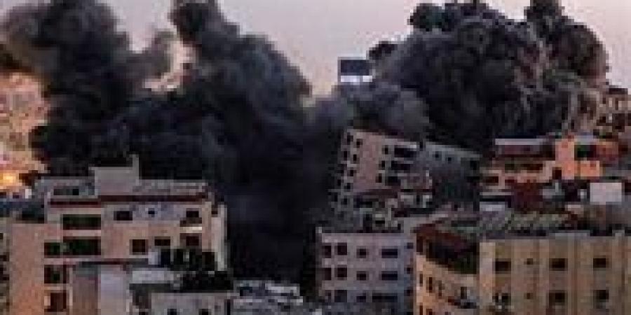 استشهاد
      136
      فلسطينيًا
      في
      قصف
      إسرائيلي
      على
      قطاع
      غزة - شوف 360 الإخباري