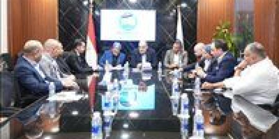 أمانة
      المشروعات
      الصغيرة
      والمتوسطة
      المركزية
      بـ«مستقبل
      وطن»
      تناقش
      خطة
      عمل
      الفترة
      المقبلة - شوف 360 الإخباري
