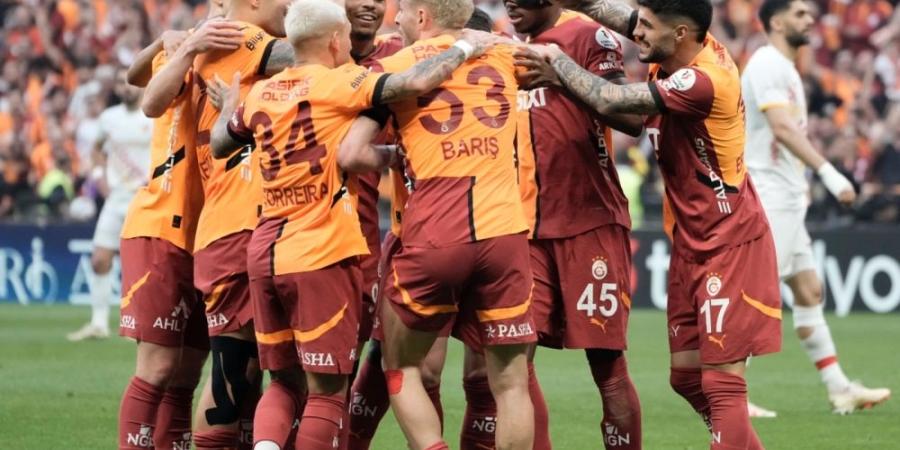غلطة سراي يتوّج بالدوري التركي أمام فنربخشه ومدربه مورينيو - شوف 360 الإخباري