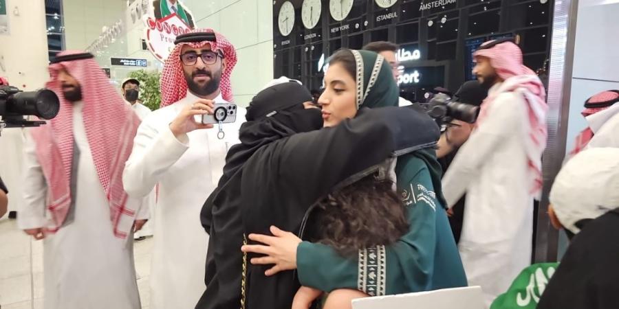شاهد.. أول صور لوصول أبطال المملكة الفائزين في آيسف 2025 - شوف 360 الإخباري