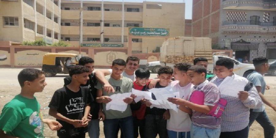 ارتياح
      بين
      طلاب
      الشهادة
      الإعدادية
      الأزهرية
      بالشرقية
      عقب
      أداء
      امتحان
      مادتى
      القرآن
      الكريم
      والكمبيوتر - شوف 360 الإخباري