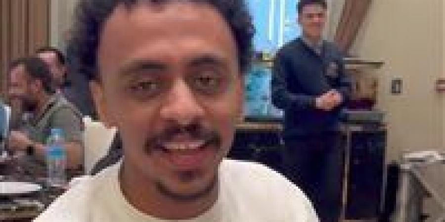 طارق
      الجنايني
      يفاجئ
      كزبرة
      بـ
      عيد
      ميلاده..
      صور - شوف 360 الإخباري