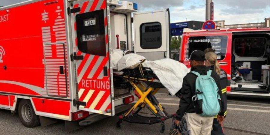 إصابة
      17
      شخصا
      في
      عملية
      طعن
      بمدينة
      هاميورغ
      شمالي
      ألمانيا..
      ماذا
      يحدث؟ -شوف 360 الإخباري