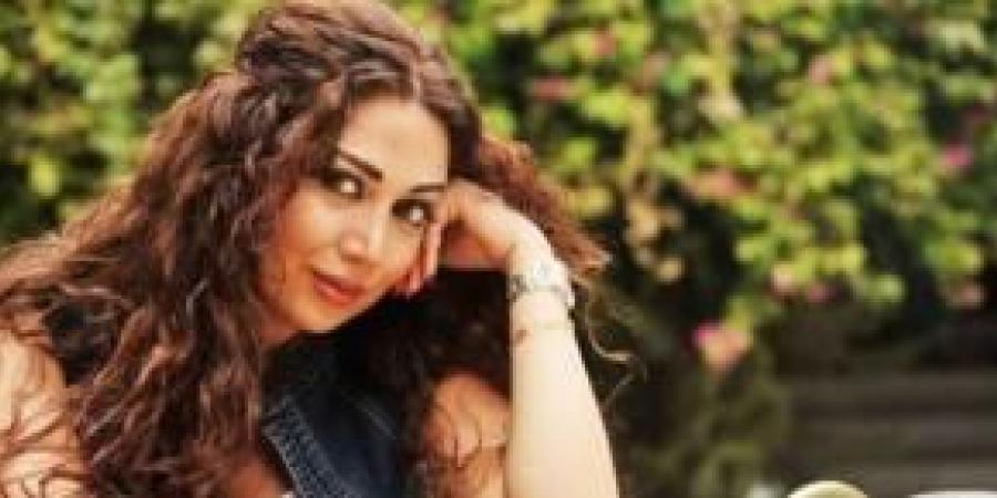 أطلت
      بالأبيض
      ..
      نجمة
      مسلسل
      "باب
      الحارة"
      تدخل
      القفص
      الأبيض
      شاهدوا
      عريسها - شوف 360 الإخباري