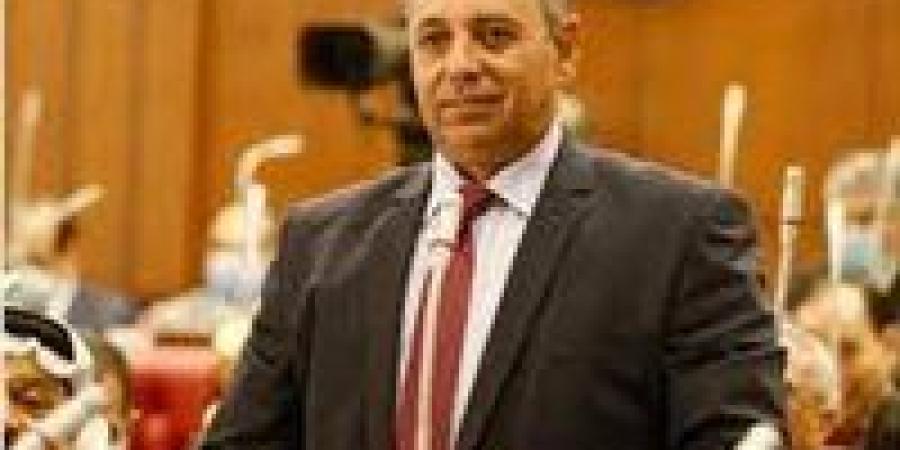أمين
      تحالف
      الأحزاب
      المصرية
      أمام
      الشيوخ:
      قانون
      تقسيم
      الدوائر
      الجديد
      راعي
      الناخب
      في
      اختيار
      من
      يراه
      مناسبا - شوف 360 الإخباري