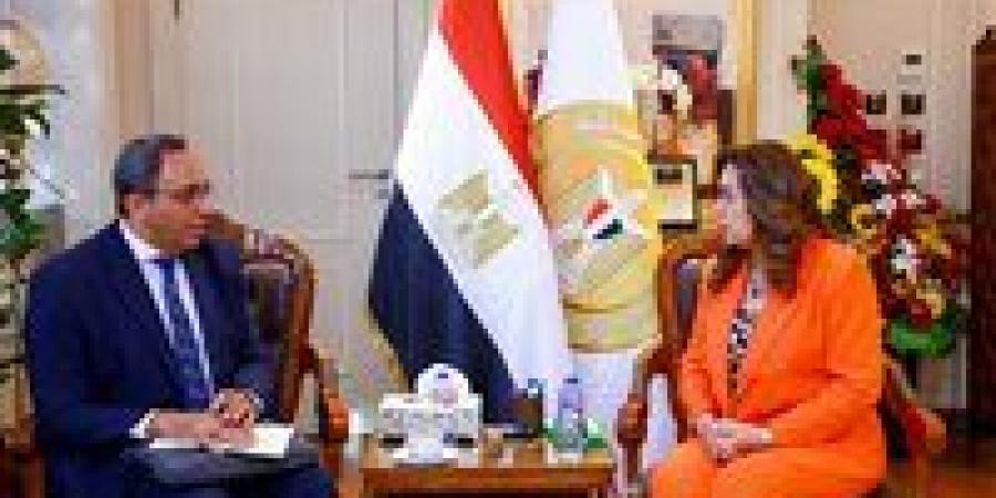 وزيرة
      التنمية
      المحلية
      تتابع
      مع
      محافظ
      قنا
      الموقف
      التنفيذي
      لمشروعات
      برنامج
      تنمية
      الصعيد - شوف 360 الإخباري
