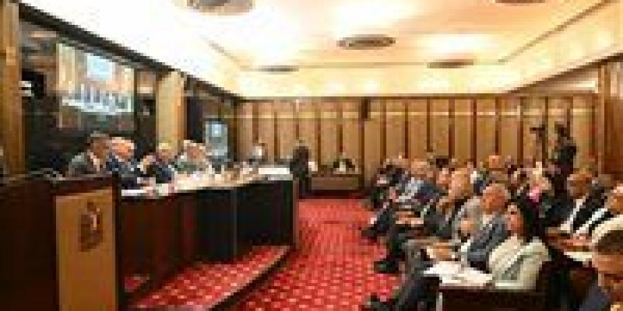 المحافظ
      يكشف
      أمام
      البرلمان
      القاهرة
      تستحوذ
      على
      ثلث
      الإيجارات
      القديمة
      في
      مصر..
      ومليون
      وحدة
      تحت
      بند
      الإخلاء
      والترميم - شوف 360 الإخباري