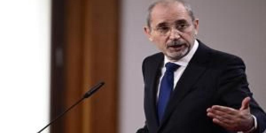 الصفدي:
      استخدام
      "إسرائيل"
      التجويع
      في
      غزة
      سلاحا
      هو
      جريمة
      حرب
      وخرق
      فاضح
      للقانون
      الدولي - شوف 360 الإخباري